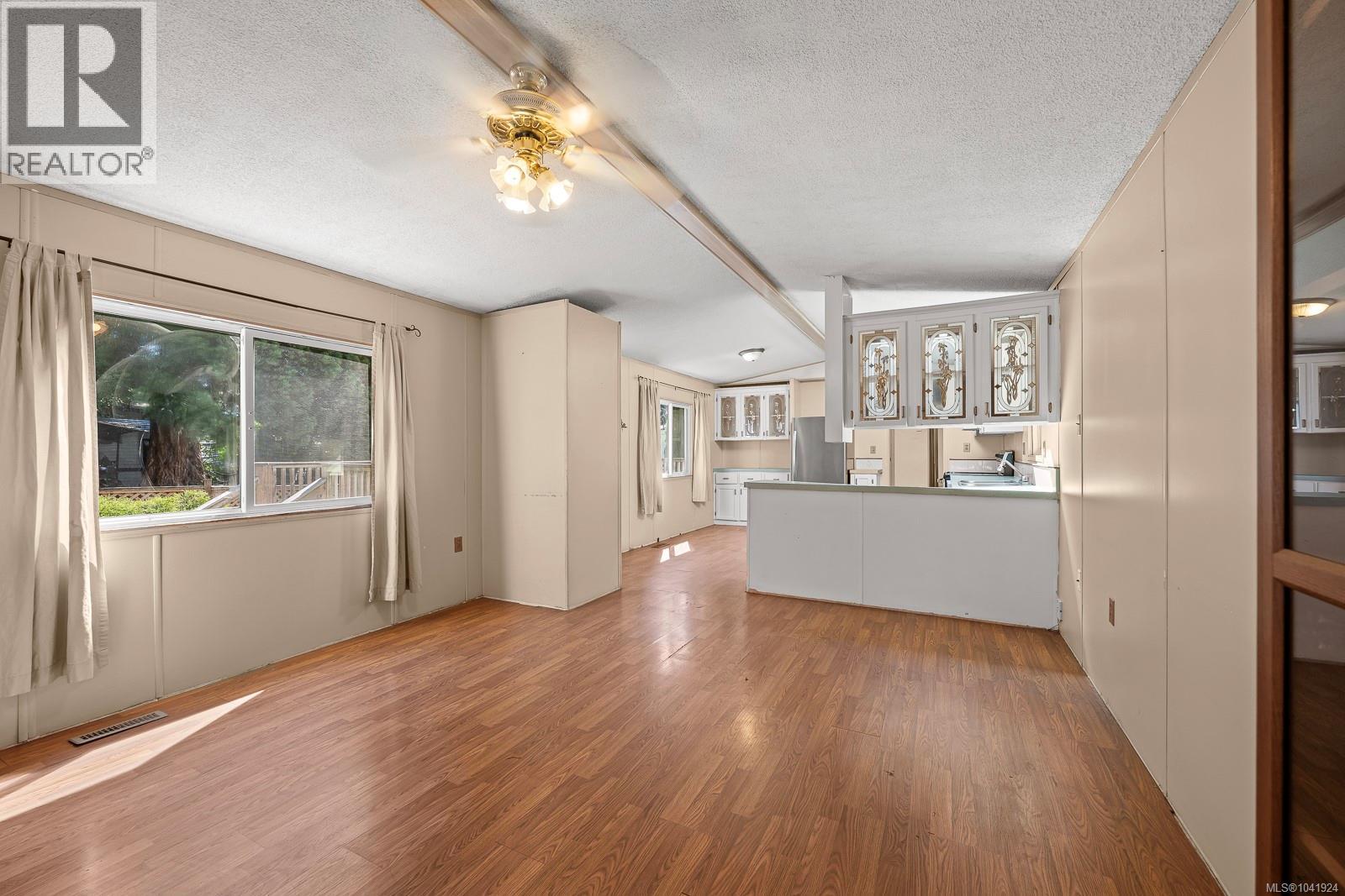 2179 Stadacona Dr - 14
