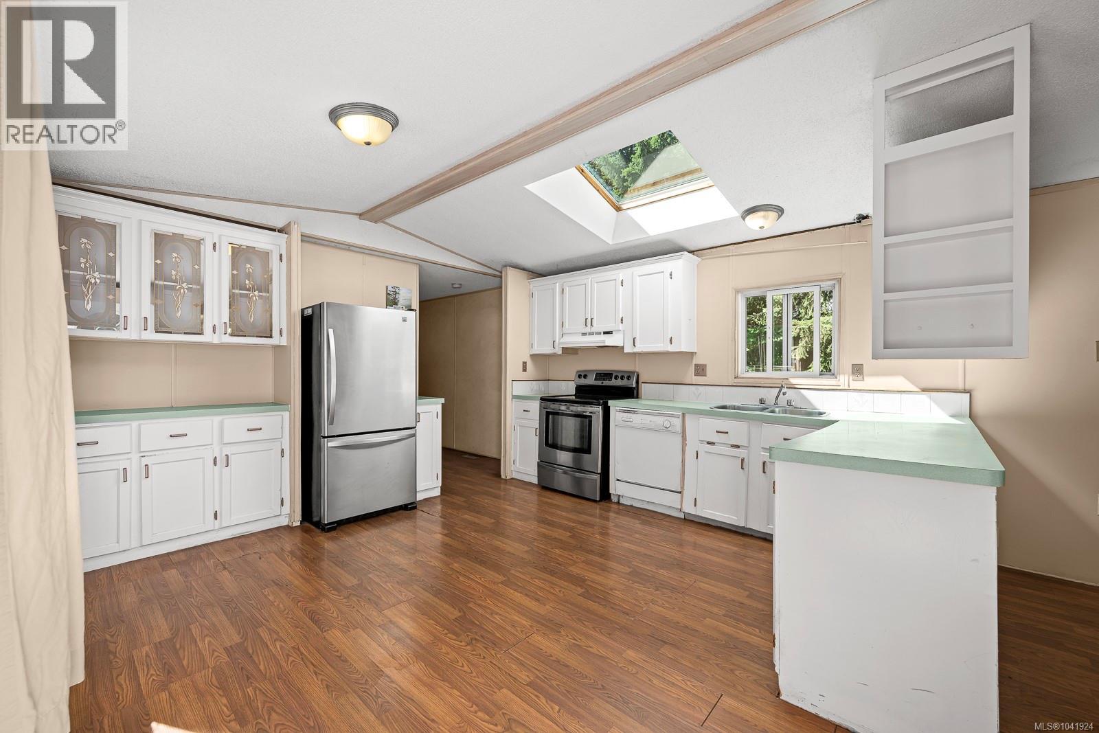 2179 Stadacona Dr - 16