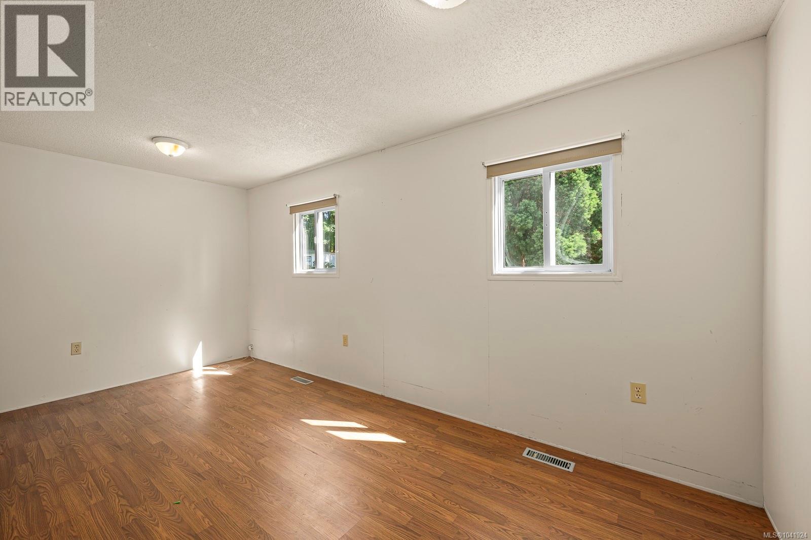 2179 Stadacona Dr - 22