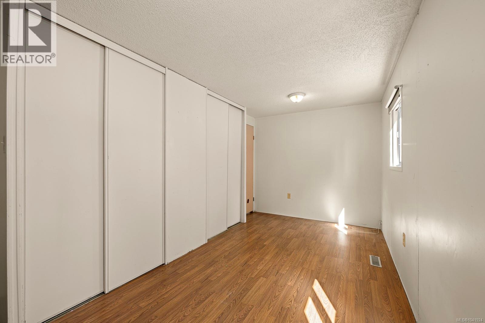 2179 Stadacona Dr - 23