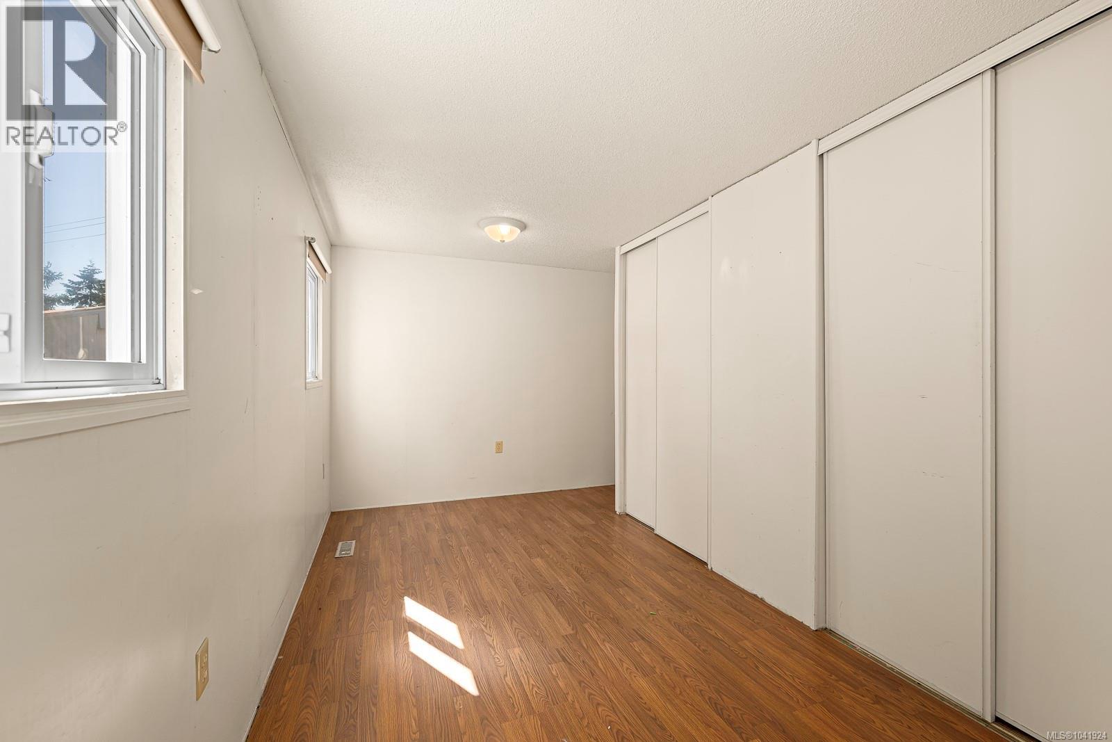 2179 Stadacona Dr - 24