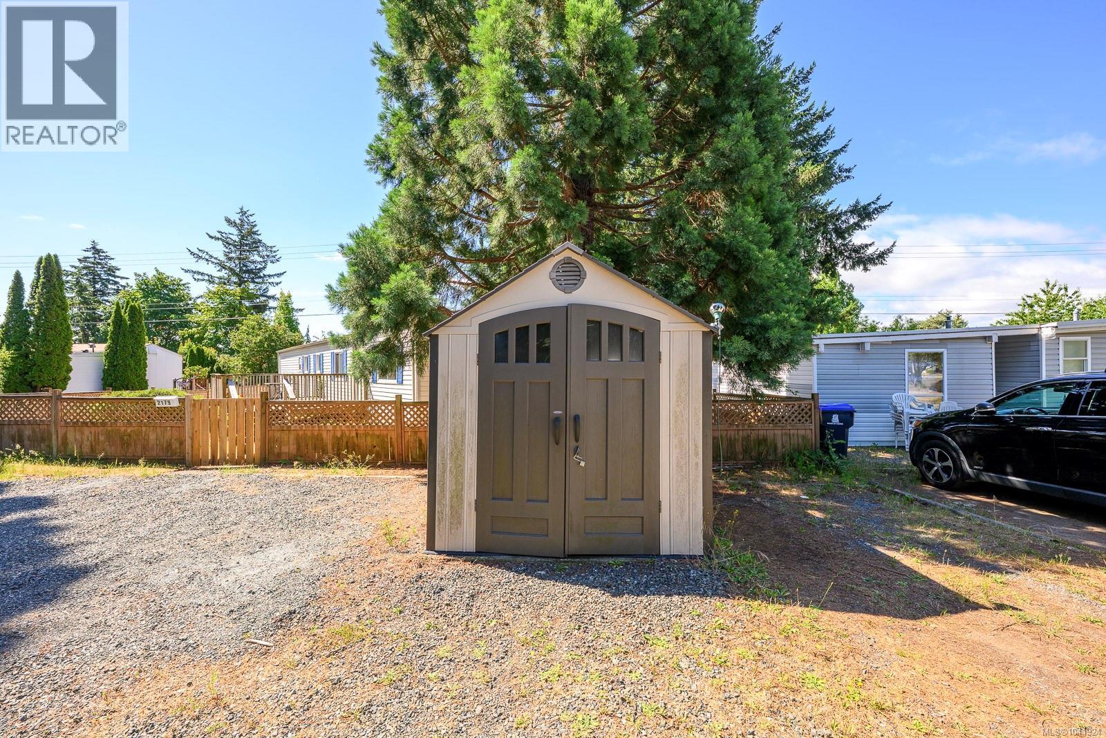 2179 Stadacona Dr - 25