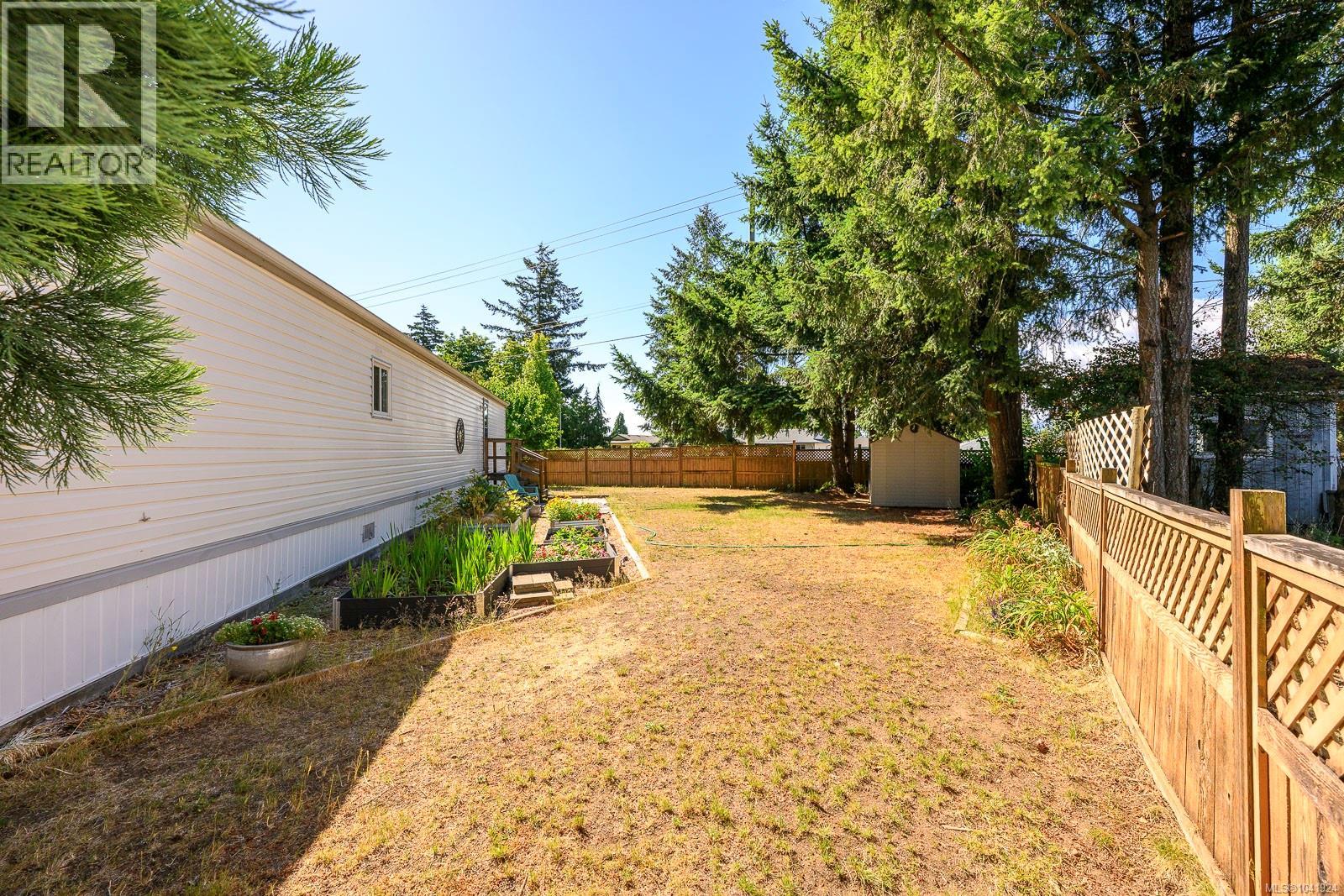 2179 Stadacona Dr - 33