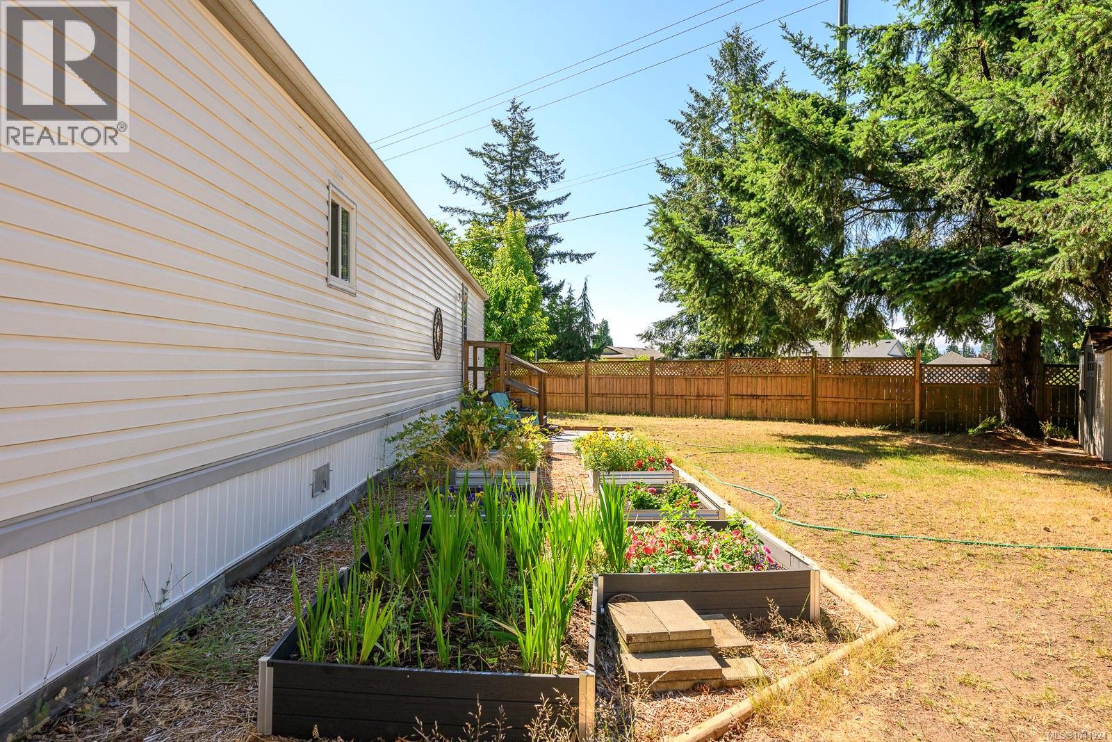 2179 Stadacona Dr - 34
