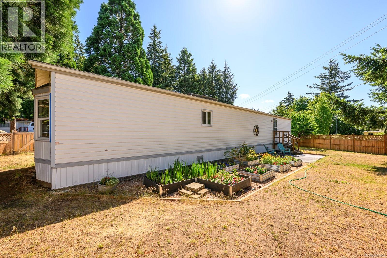 2179 Stadacona Dr - 35