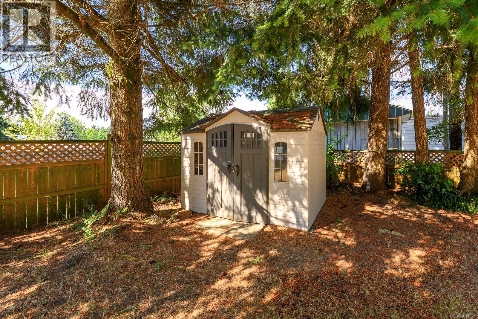 2179 Stadacona Dr - 37