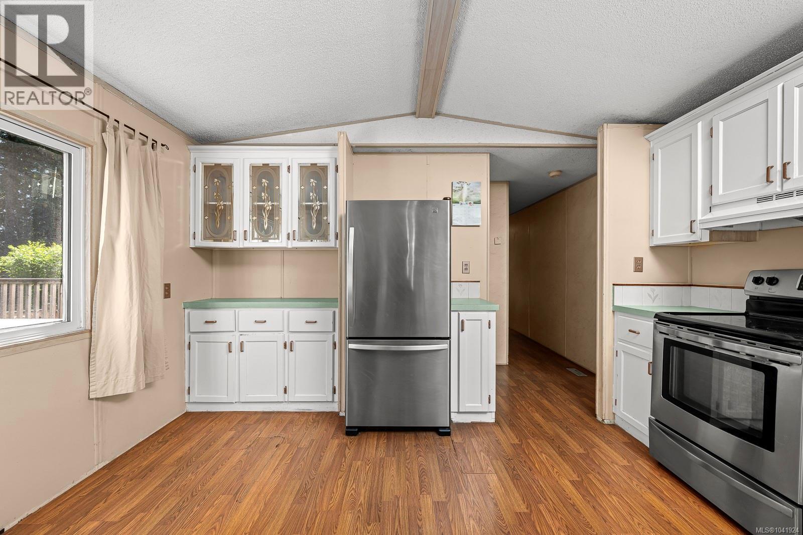 2179 Stadacona Dr - 4