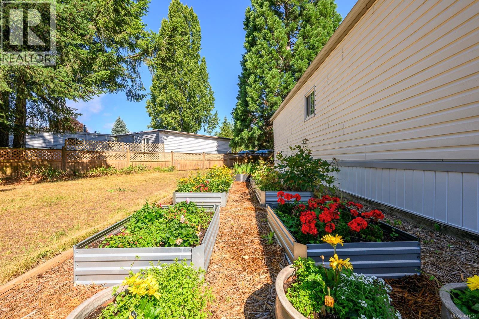 2179 Stadacona Dr - 43