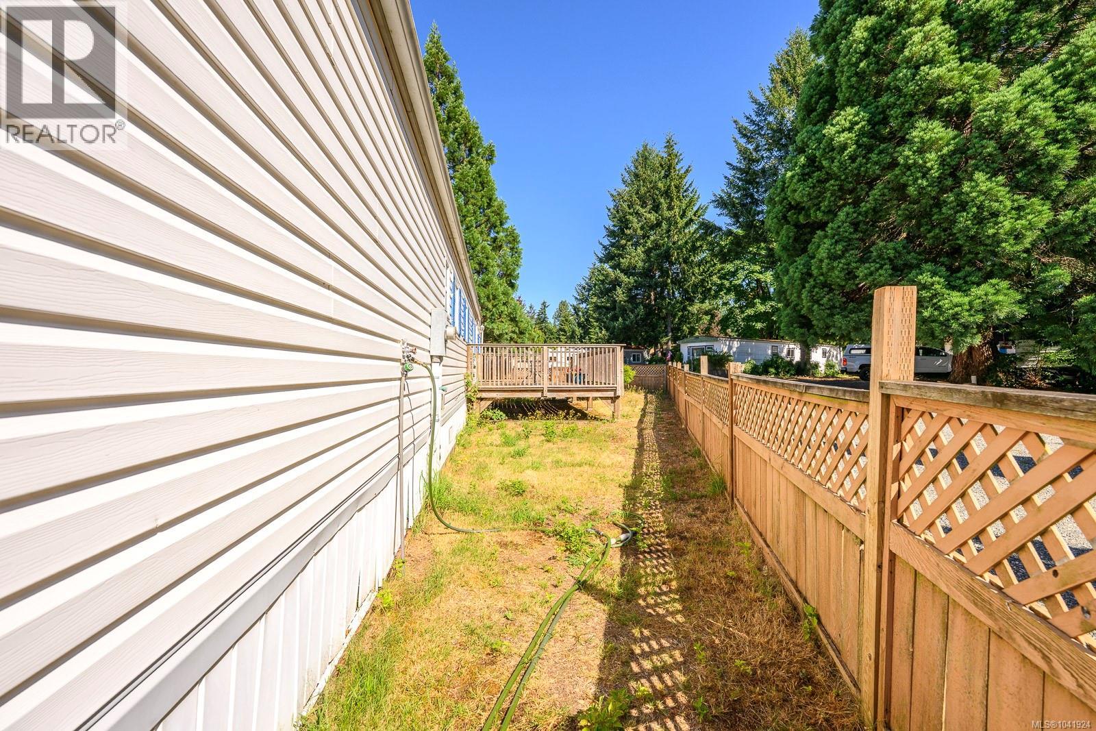 2179 Stadacona Dr - 44