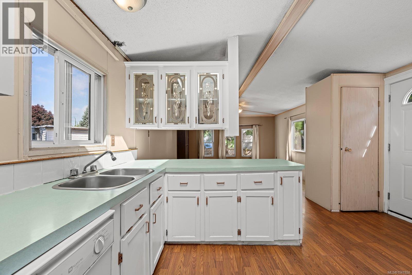 2179 Stadacona Dr - 7