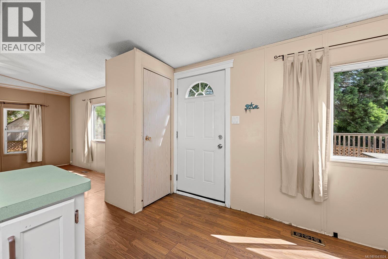 2179 Stadacona Dr - 8