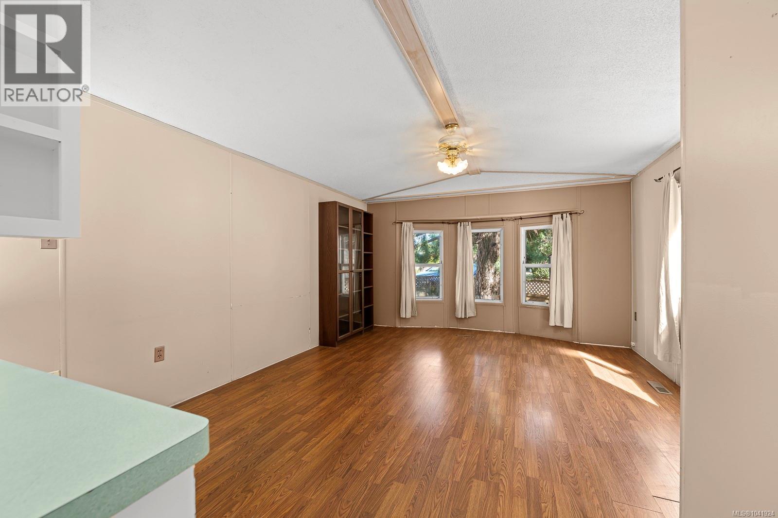2179 Stadacona Dr - 9
