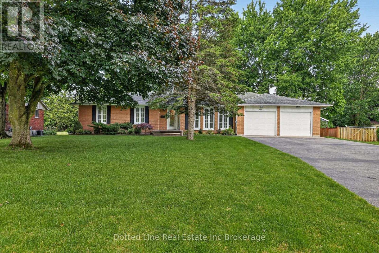 3-bedroom home for sale at 40 PARKDALE AVENUE, Tillsonburg ON · photo 1 of 41