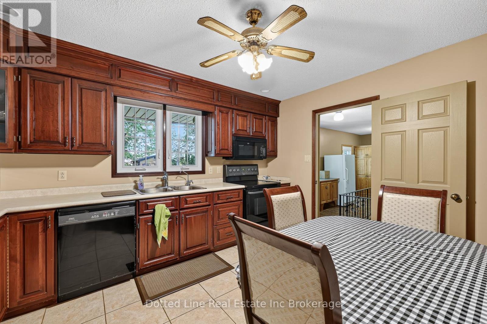 3-bedroom home for sale at 40 PARKDALE AVENUE, Tillsonburg ON · photo 23 of 41