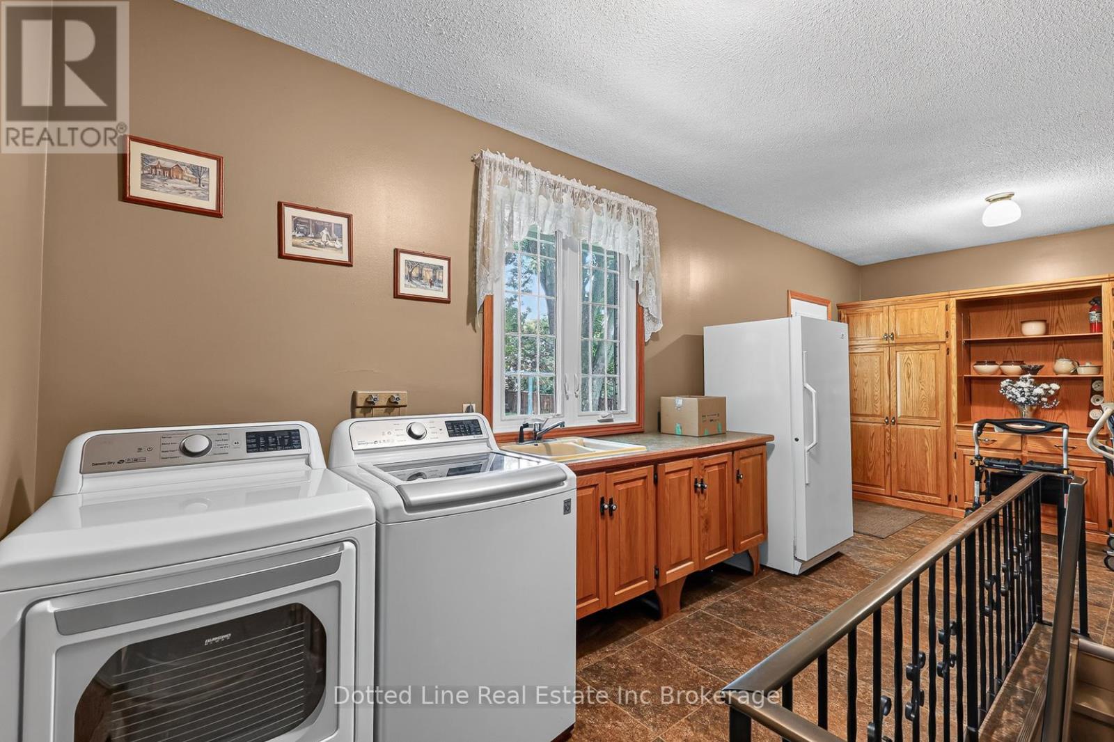 3-bedroom home for sale at 40 PARKDALE AVENUE, Tillsonburg ON · photo 26 of 41