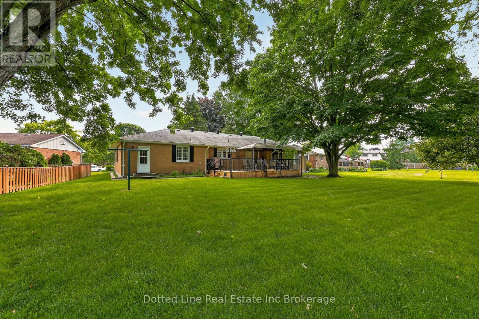 3-bedroom home for sale at 40 PARKDALE AVENUE, Tillsonburg ON · photo 8 of 41