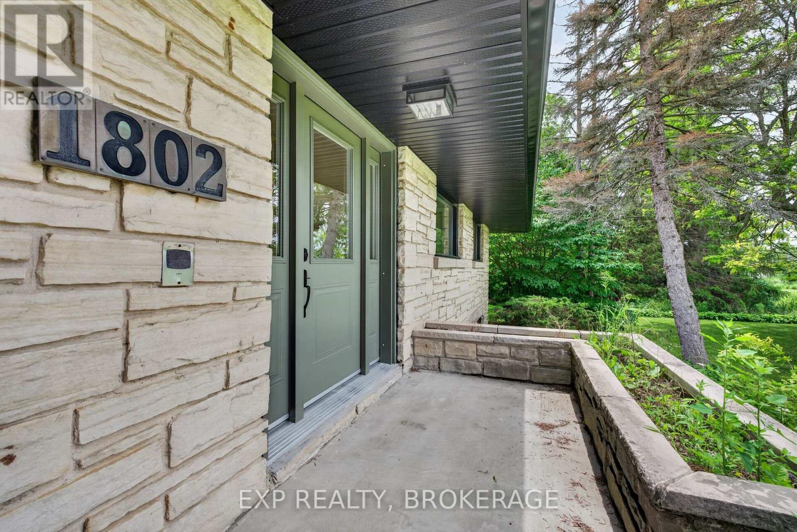 1802 SYDENHAM ROAD - 2