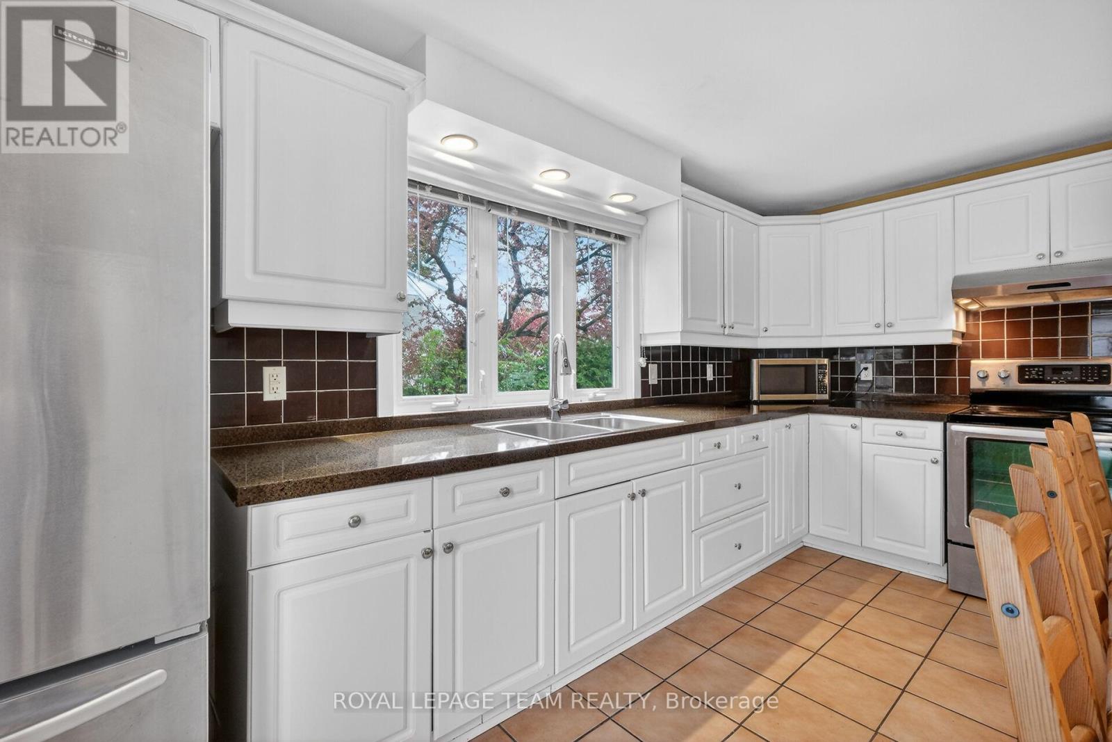 196 PRINCE ALBERT STREET - 16