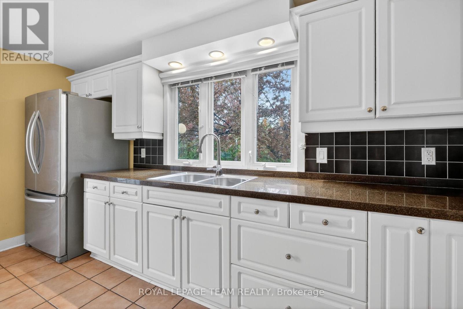 196 PRINCE ALBERT STREET - 17