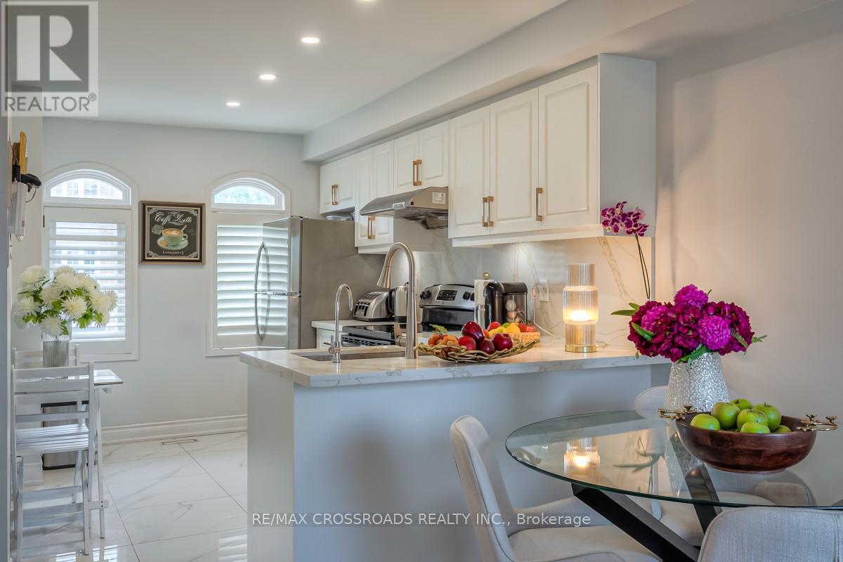 8 LARISSA COURT - 12