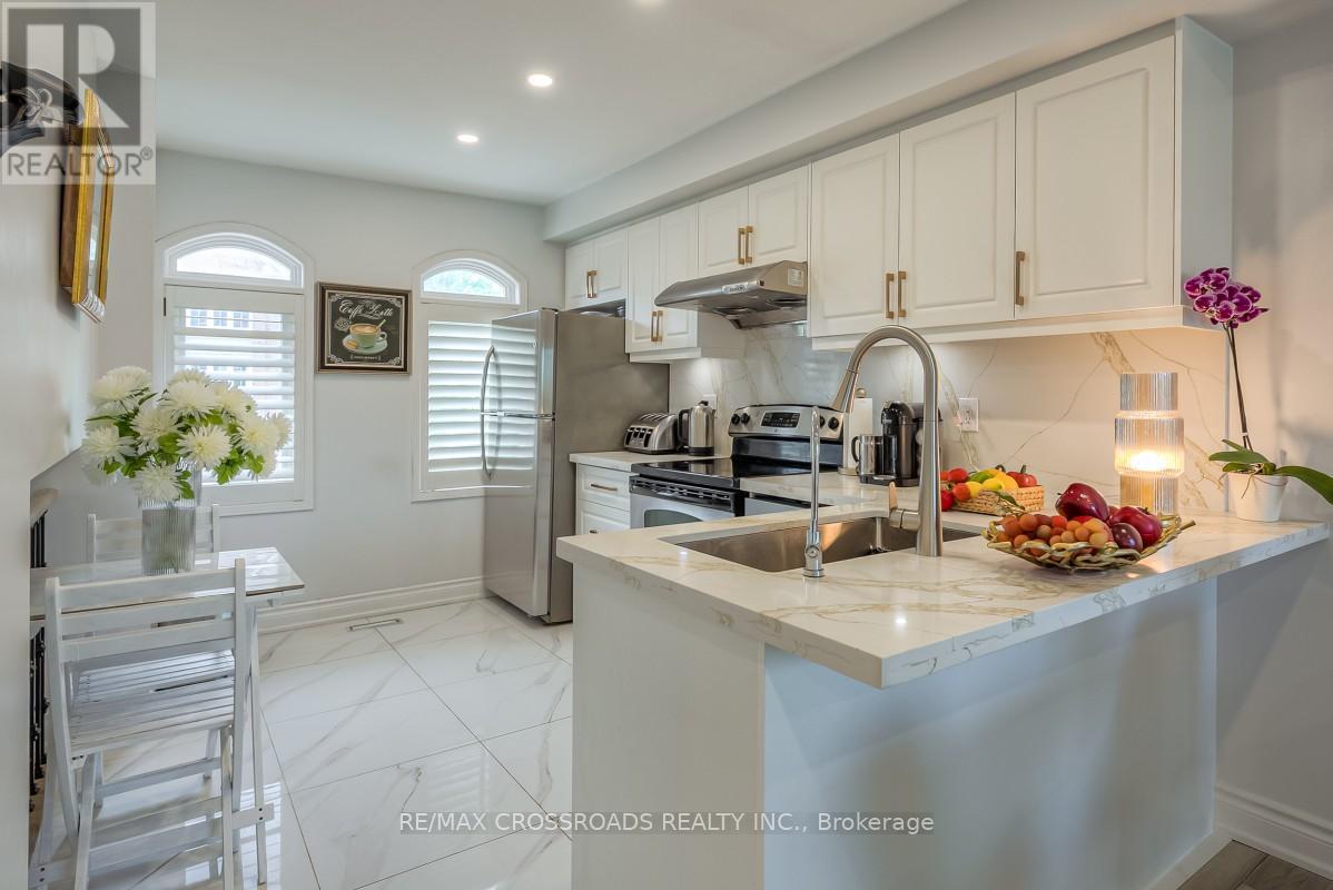 8 LARISSA COURT - 13