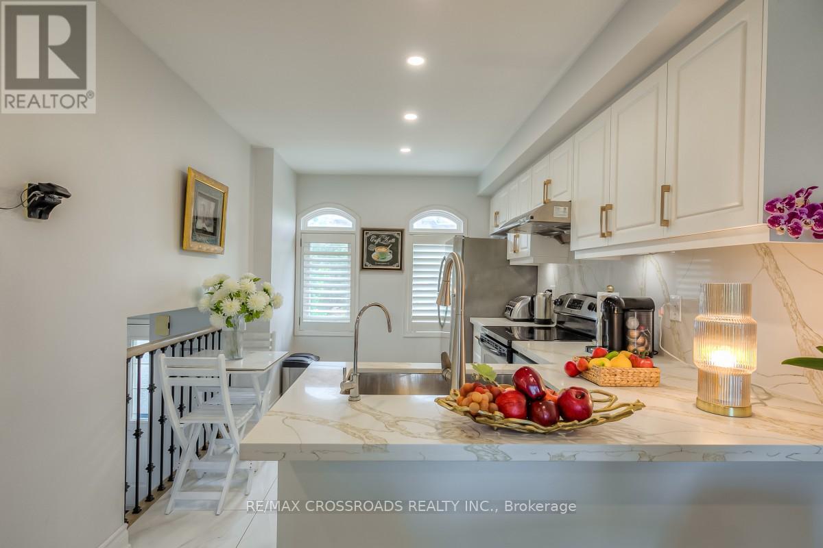 8 LARISSA COURT - 14