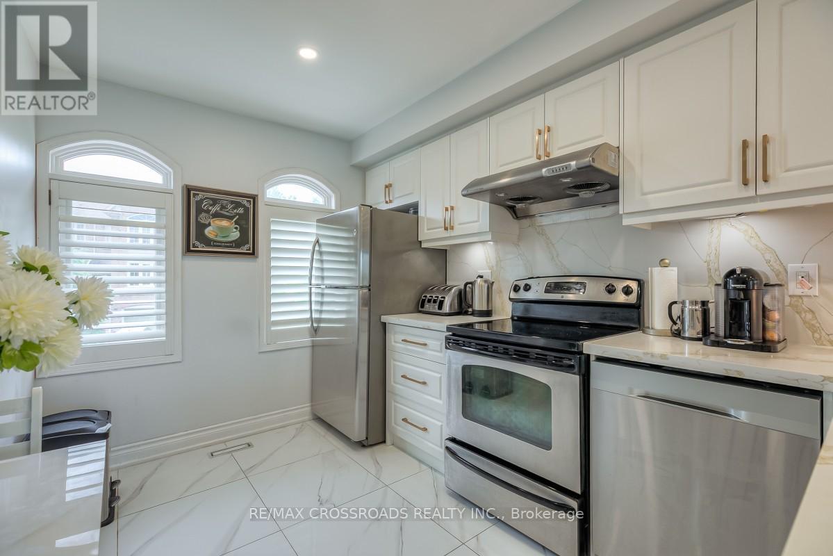 8 LARISSA COURT - 15
