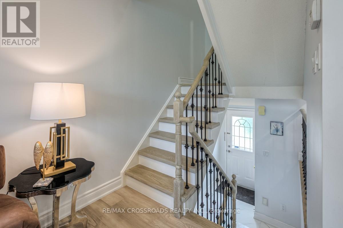 8 LARISSA COURT - 17