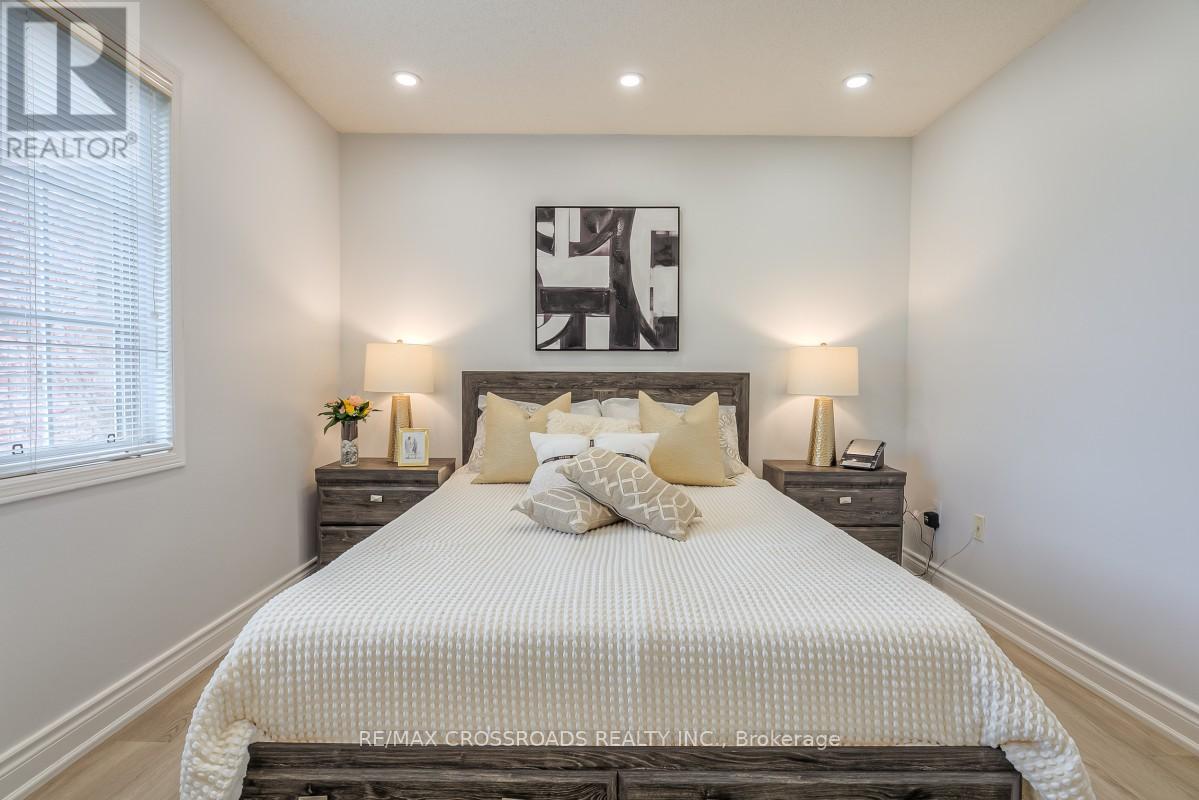 8 LARISSA COURT - 20