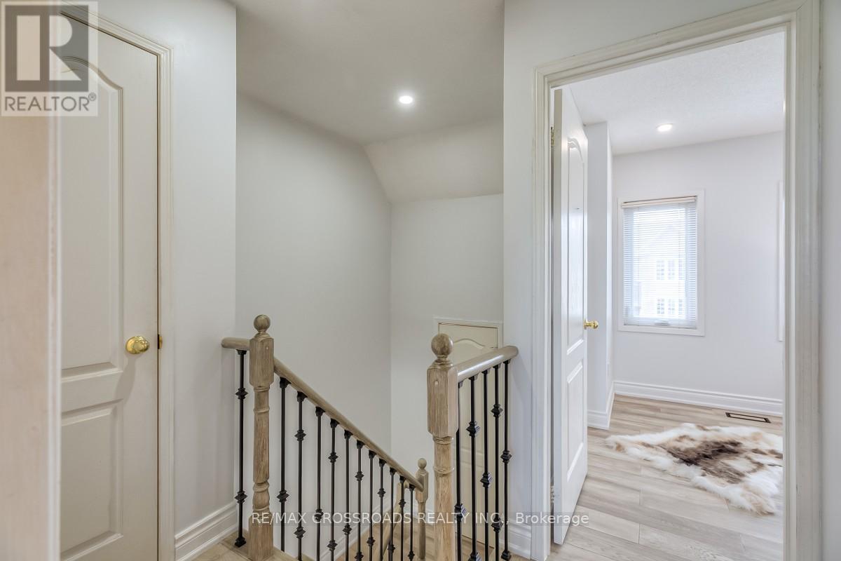 8 LARISSA COURT - 24