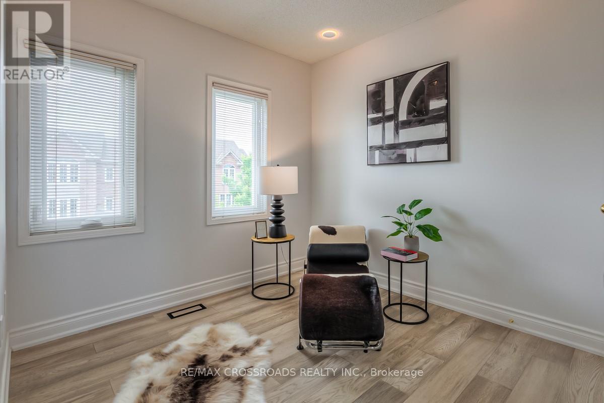 8 LARISSA COURT - 25