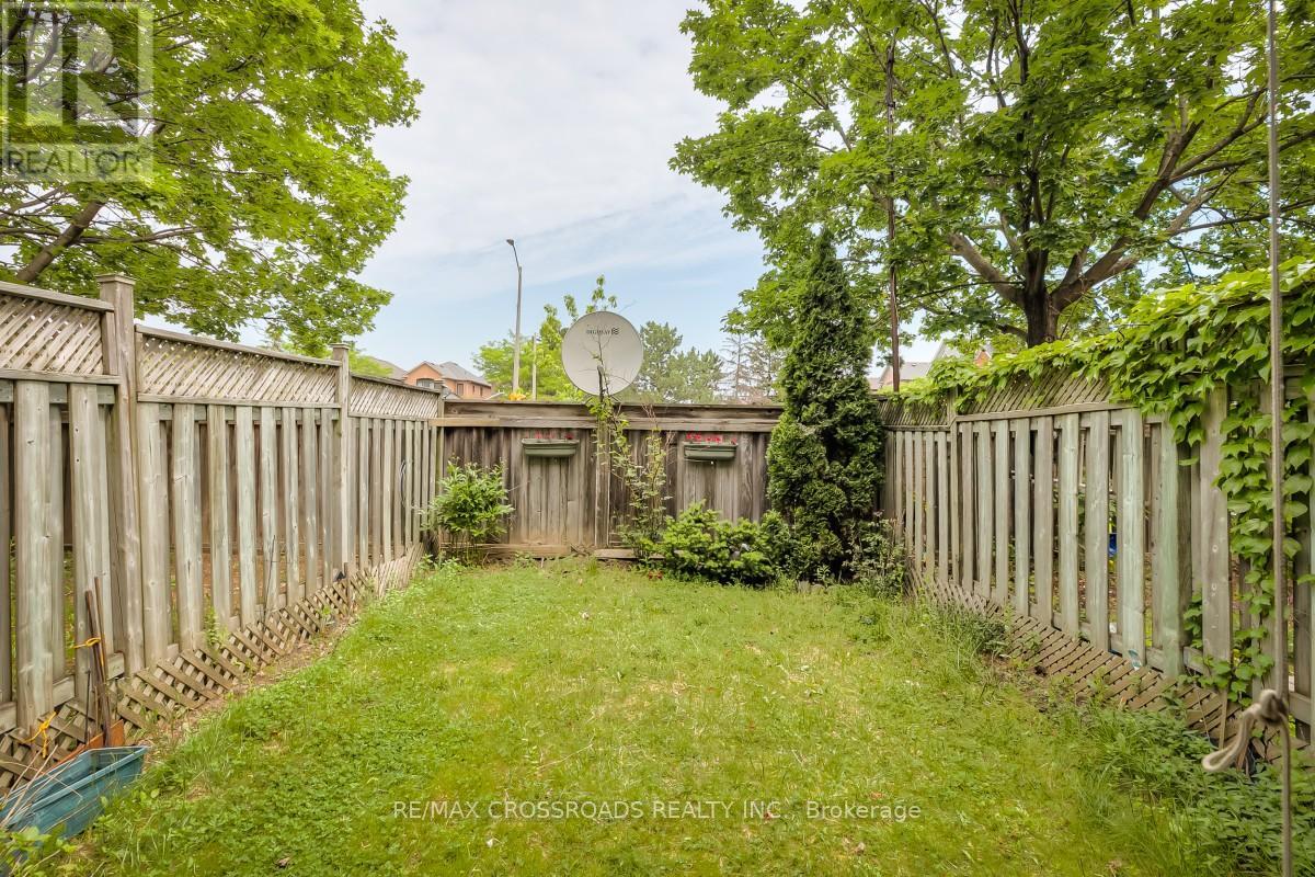 8 LARISSA COURT - 31
