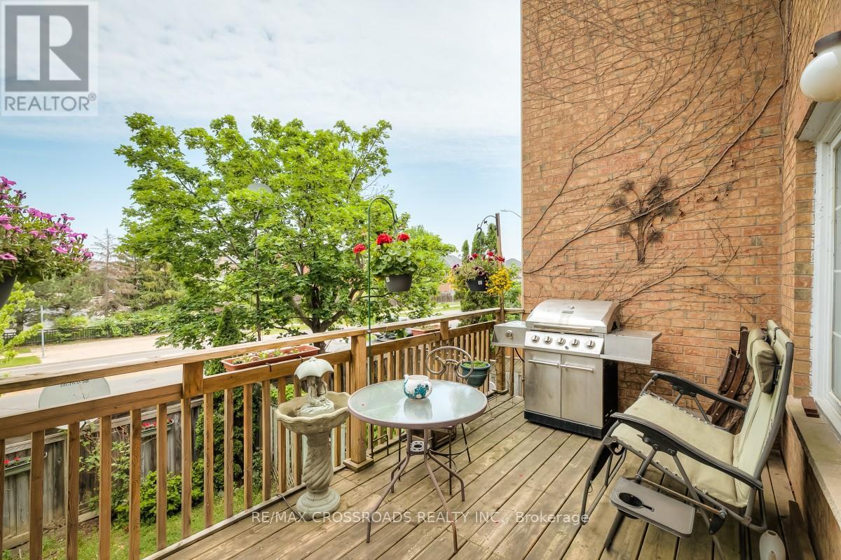 8 LARISSA COURT - 33