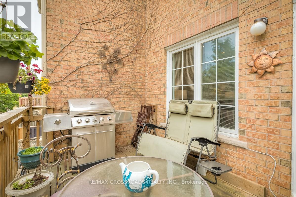 8 LARISSA COURT - 34