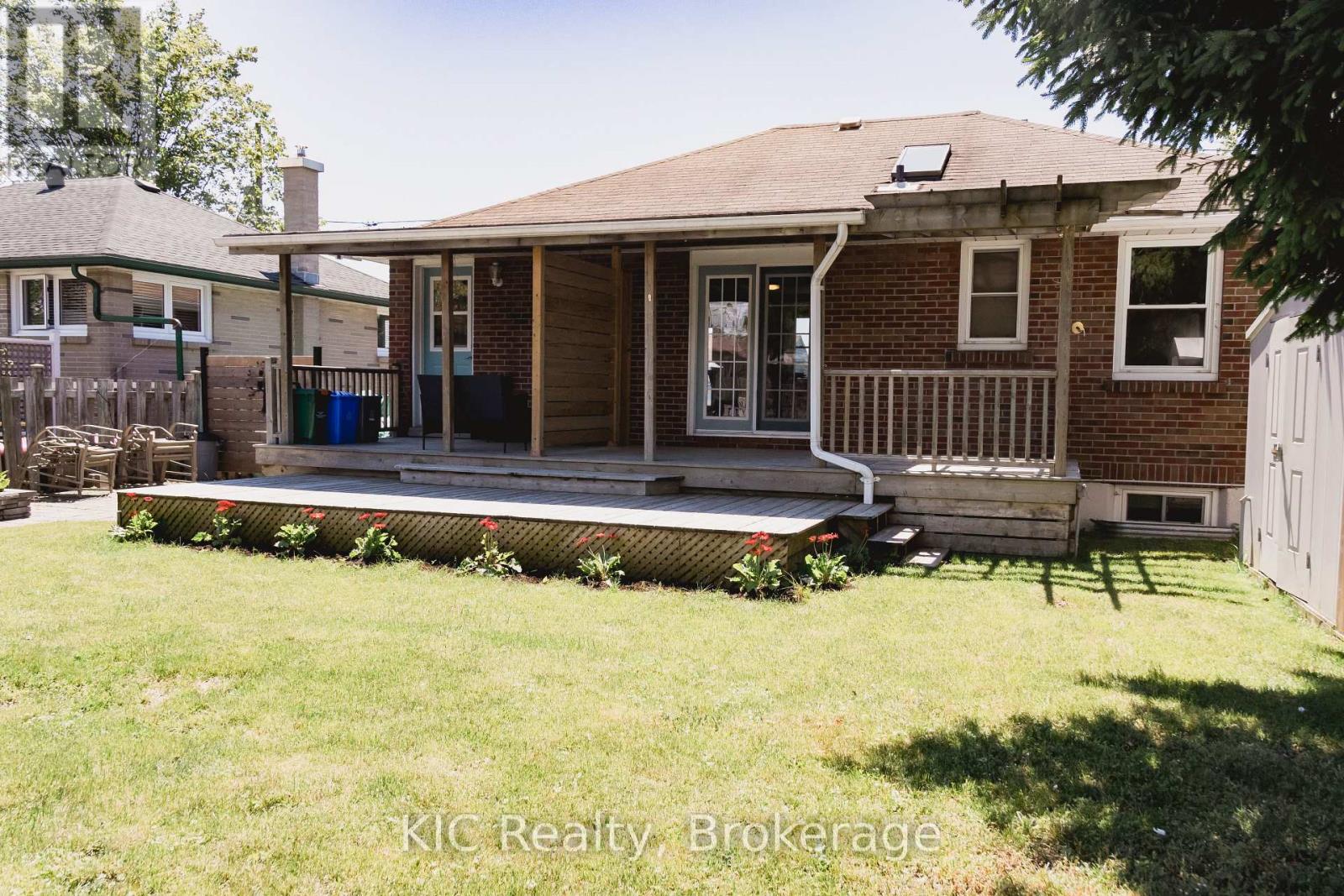 572 SHIRLEY STREET - 19