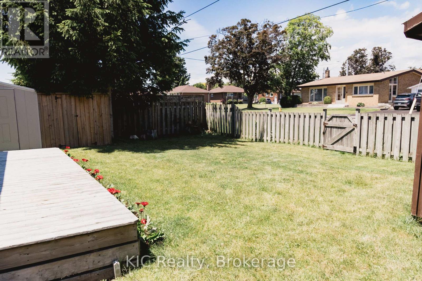 572 SHIRLEY STREET - 20