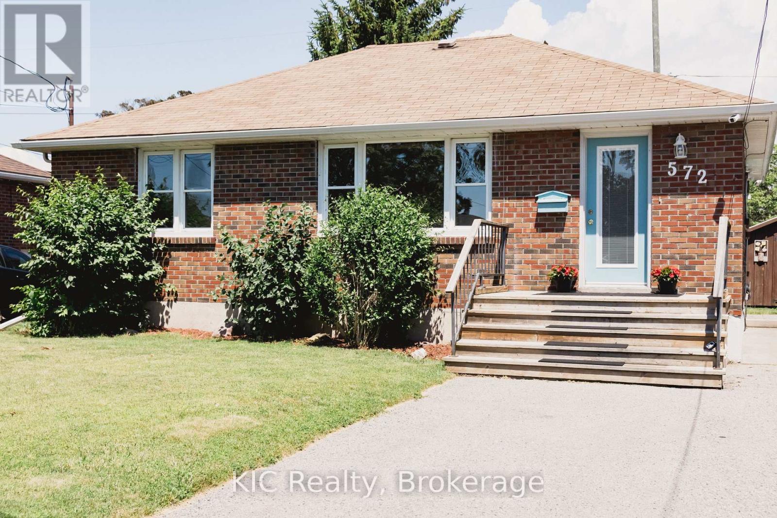 572 SHIRLEY STREET - 21