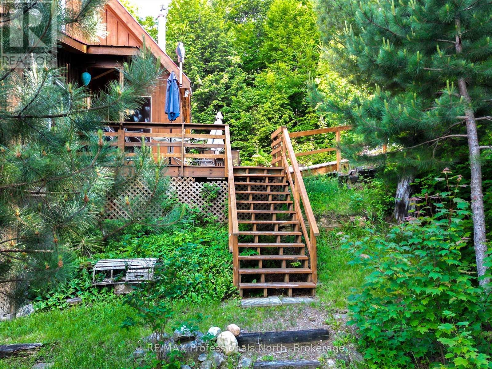 84 LAKESIDE LANE - 32