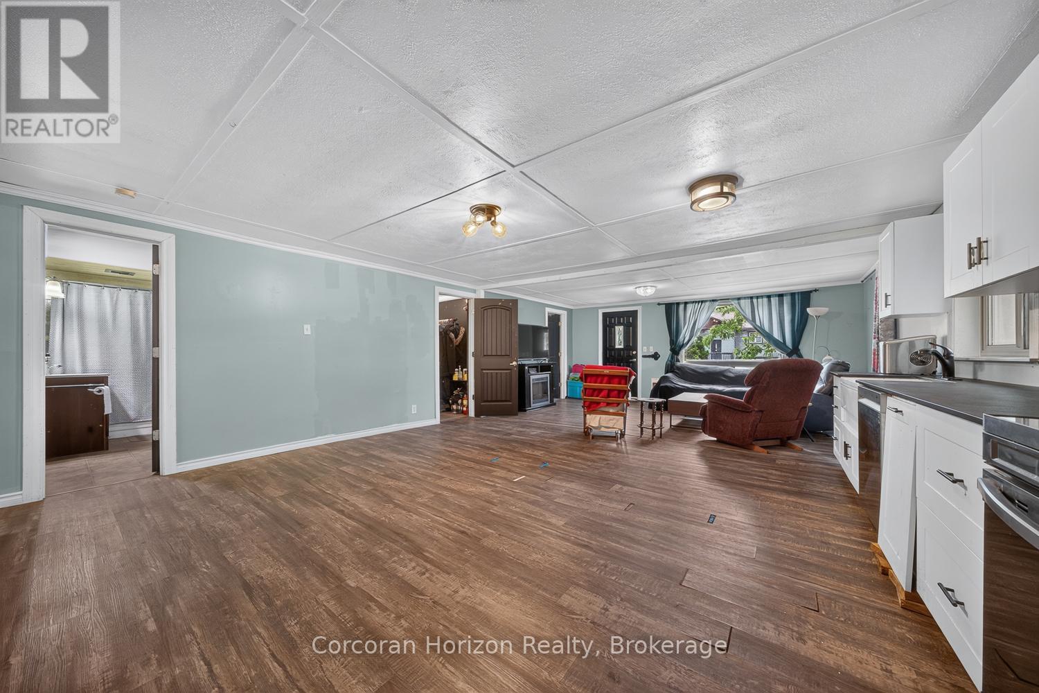 20 PARRY SOUND ROAD - 19