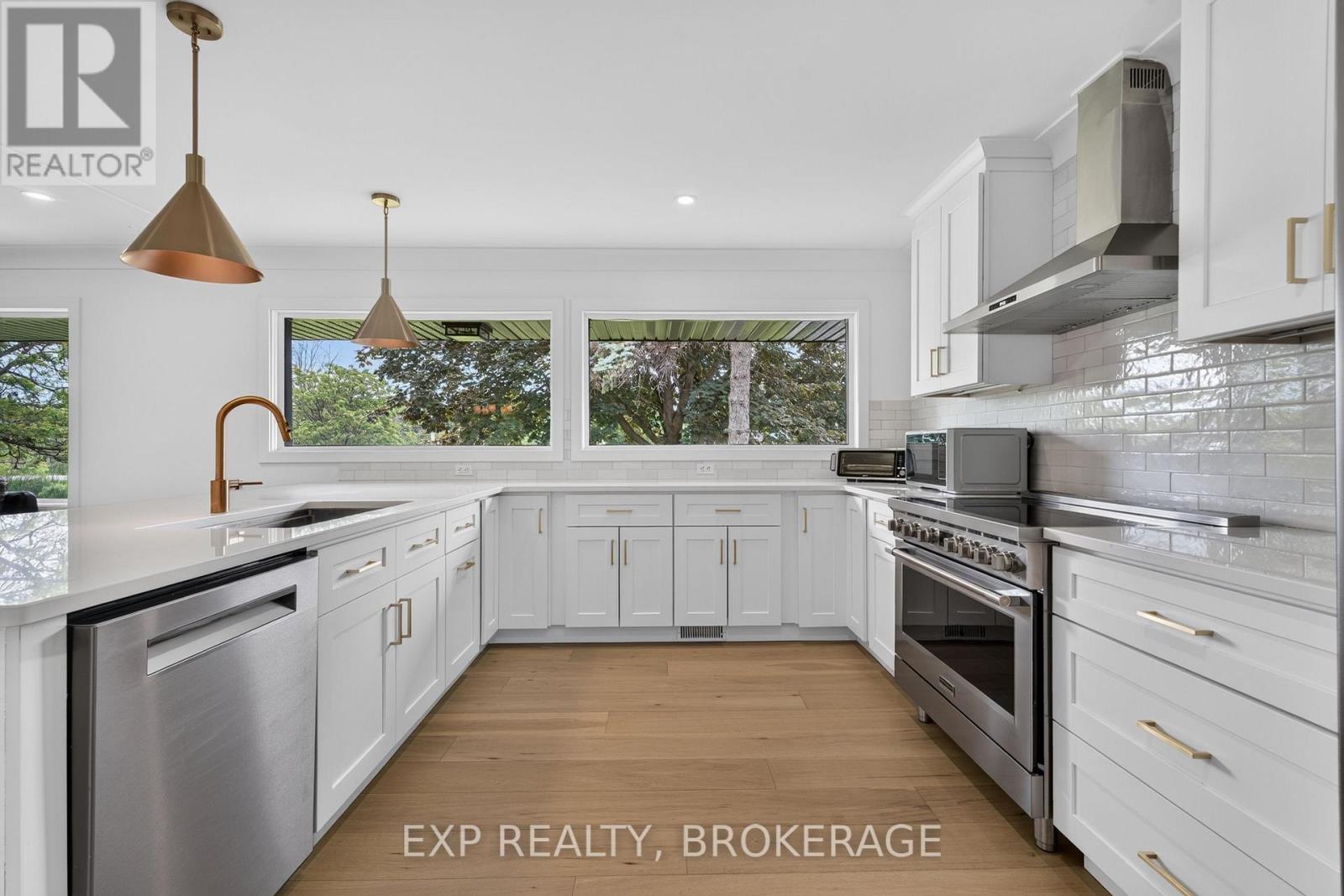 1802 SYDENHAM ROAD - 6