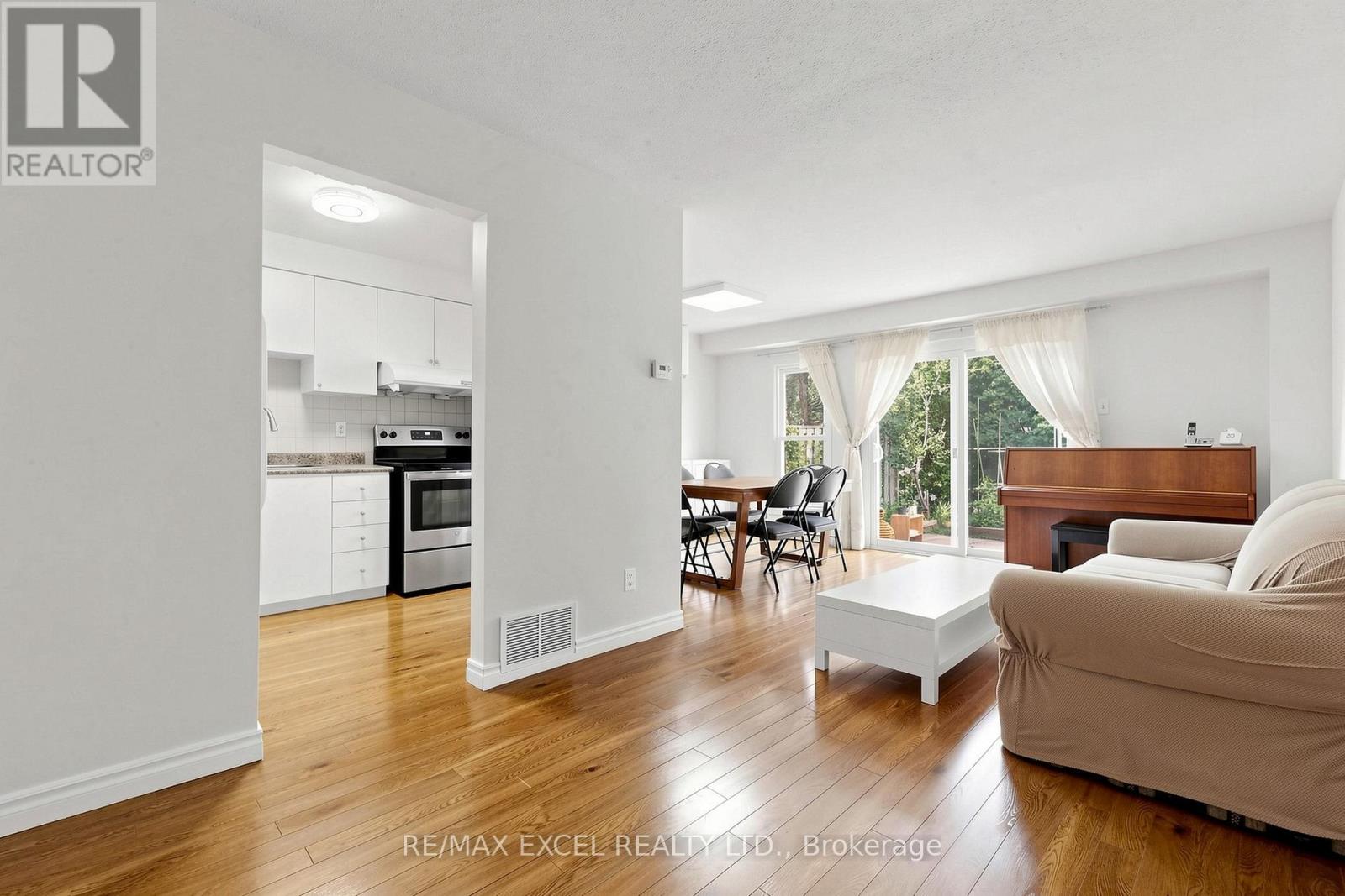 #91 1131 SANDHURST CIRCLE - 6