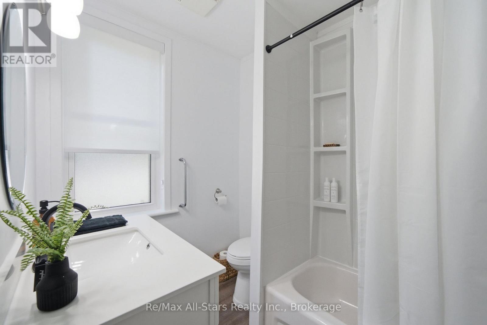 2 BOND STREET - 23