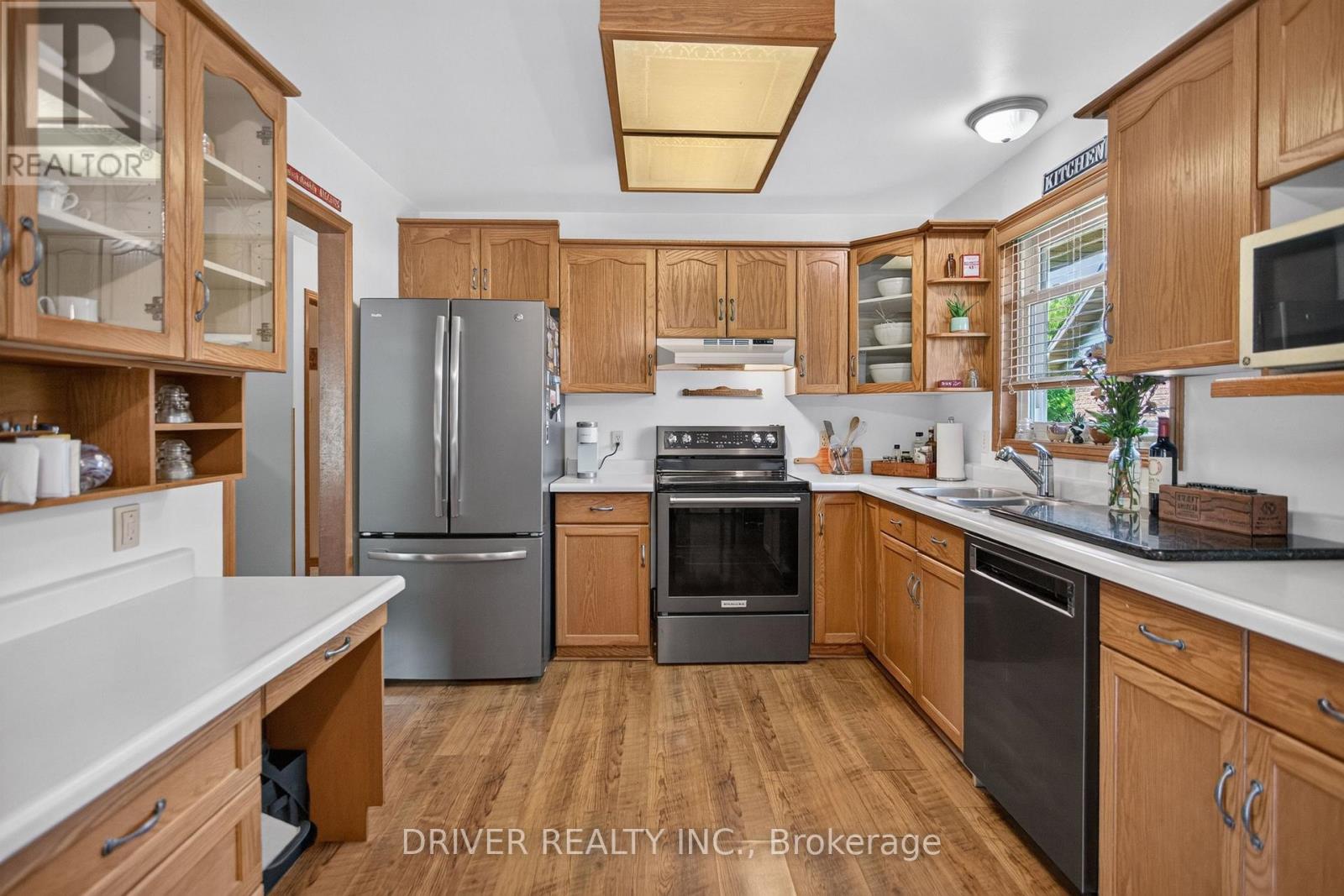 24 HAWTHORNE CRESCENT - 10