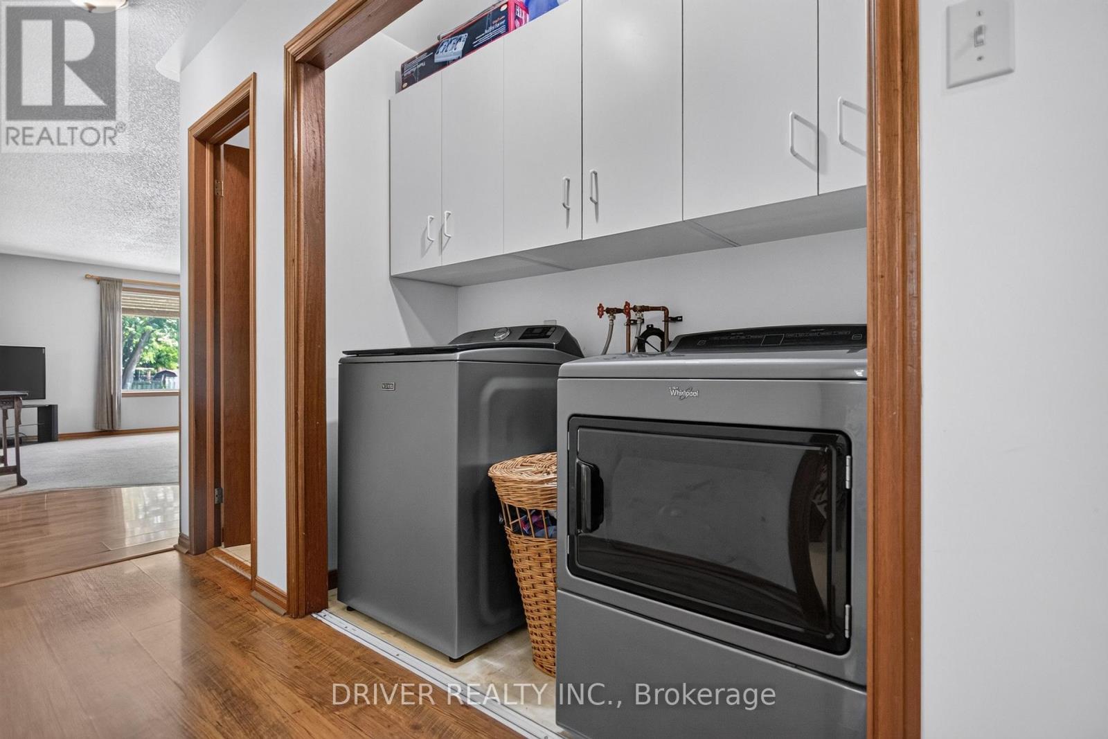 24 HAWTHORNE CRESCENT - 12