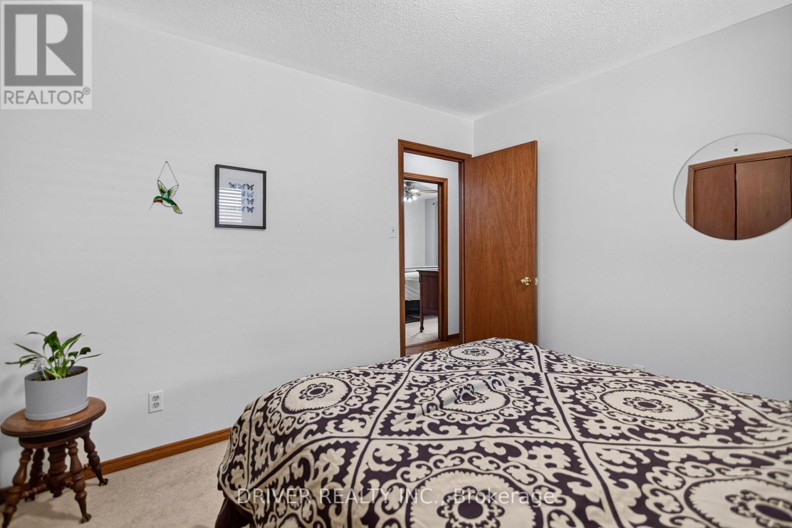 24 HAWTHORNE CRESCENT - 14