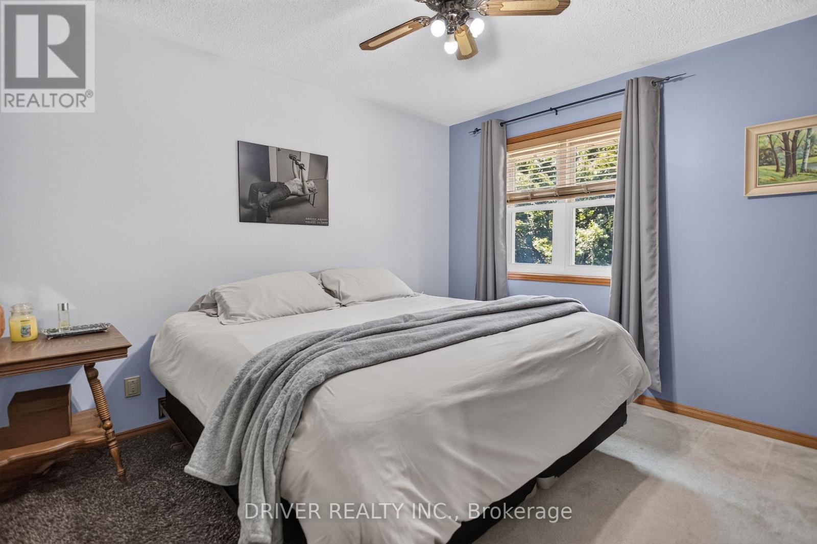 24 HAWTHORNE CRESCENT - 15