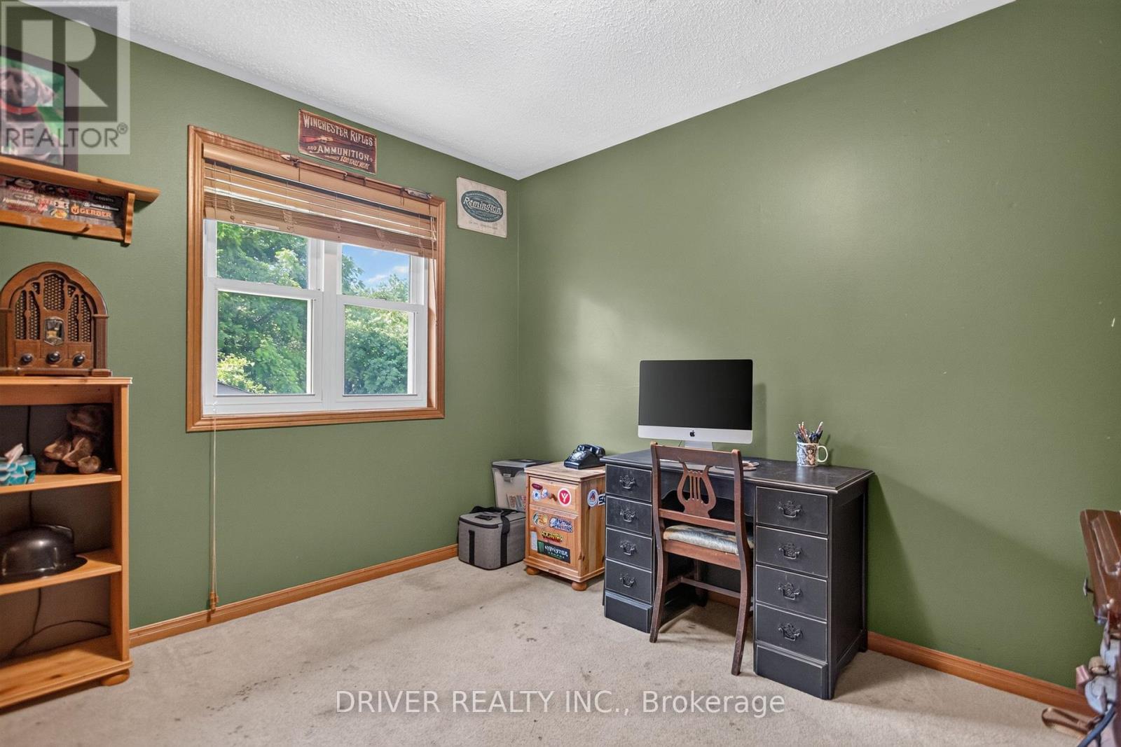 24 HAWTHORNE CRESCENT - 17