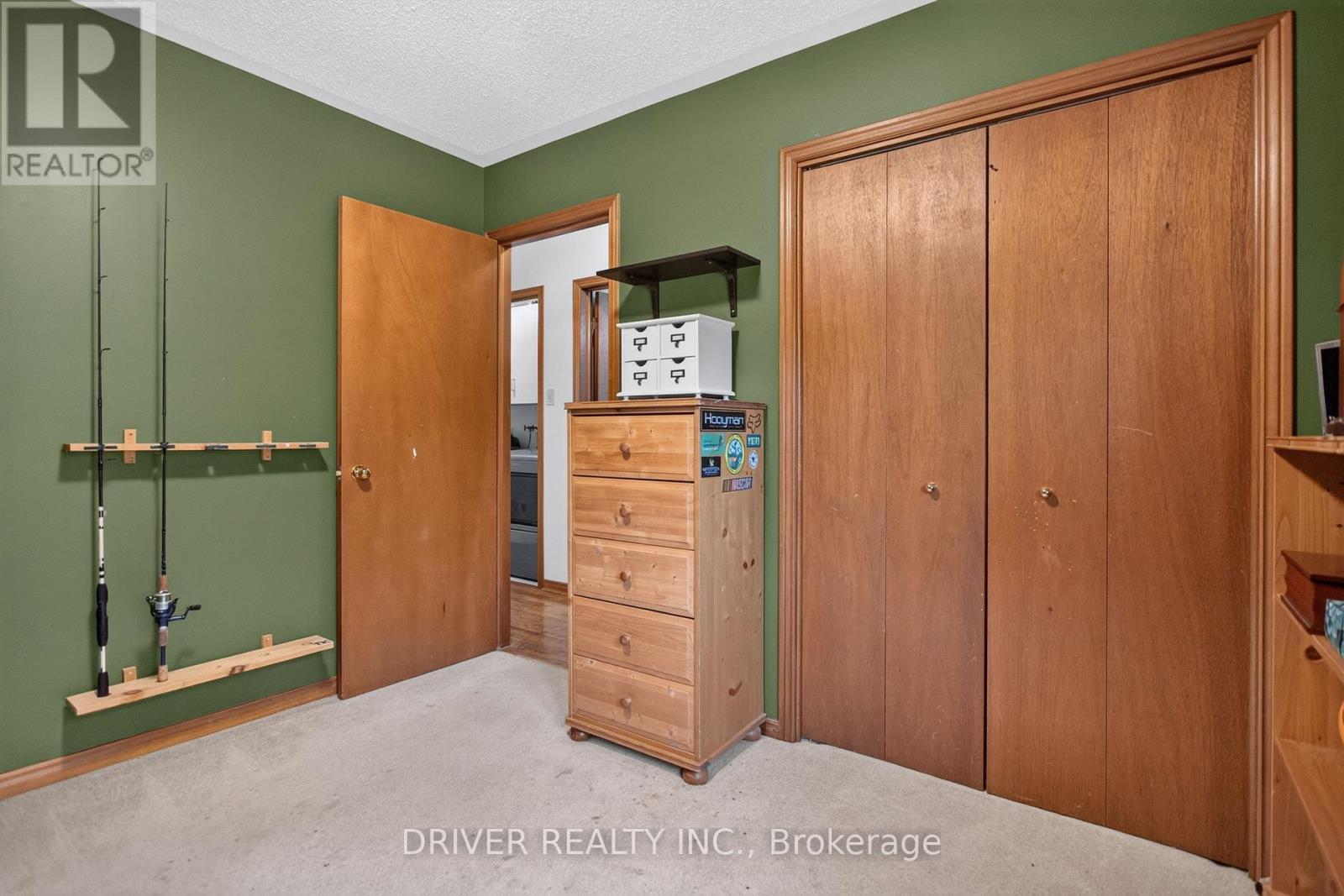 24 HAWTHORNE CRESCENT - 18