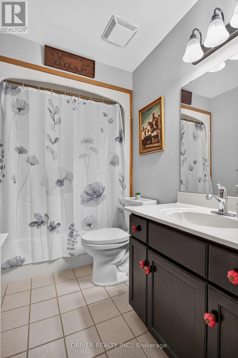 24 HAWTHORNE CRESCENT - 19