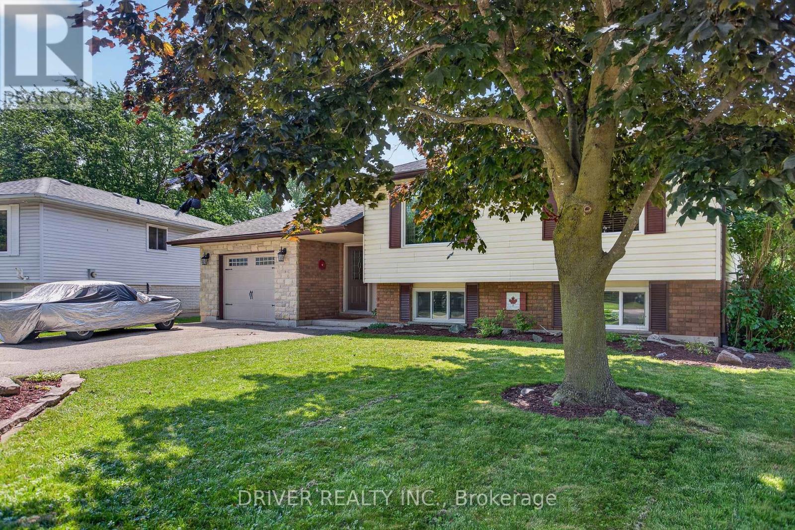 24 HAWTHORNE CRESCENT - 2